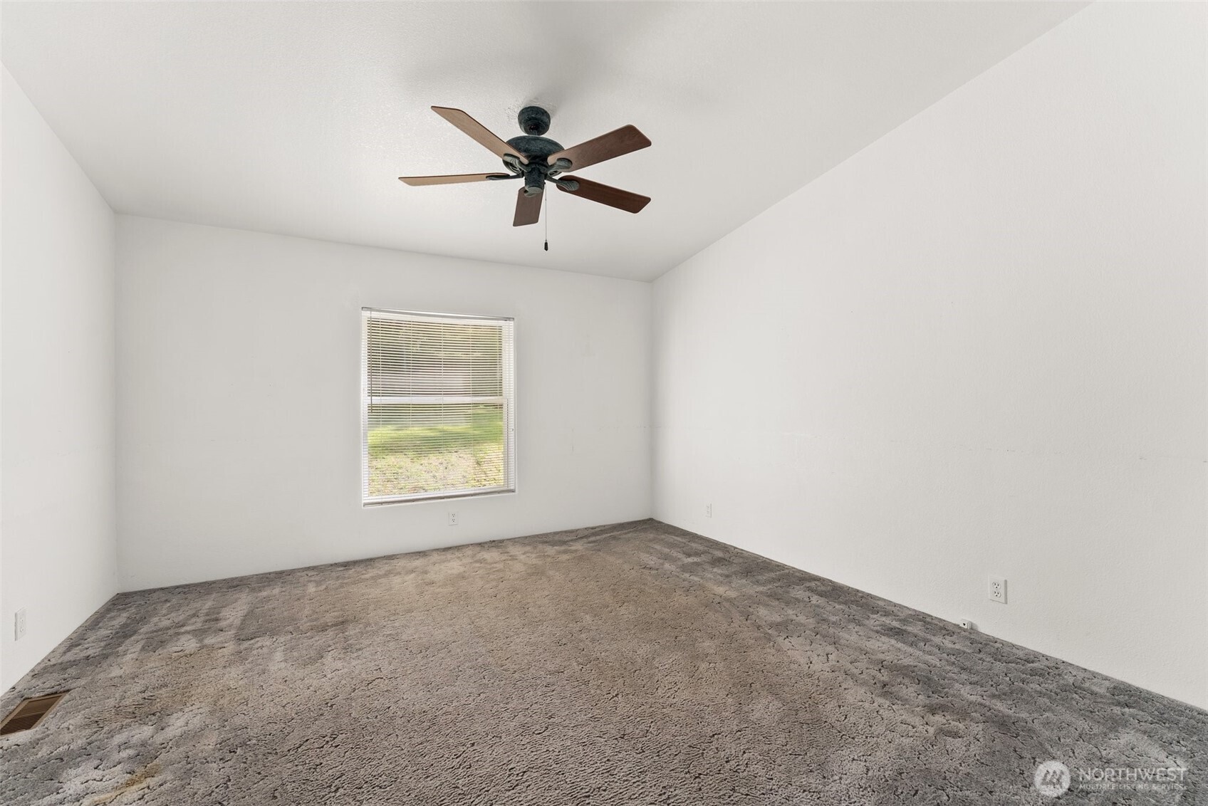 312 McGlaughlin Road Winlock, WA 98596 - Photo 6 of 40 a view of an empty room with a window