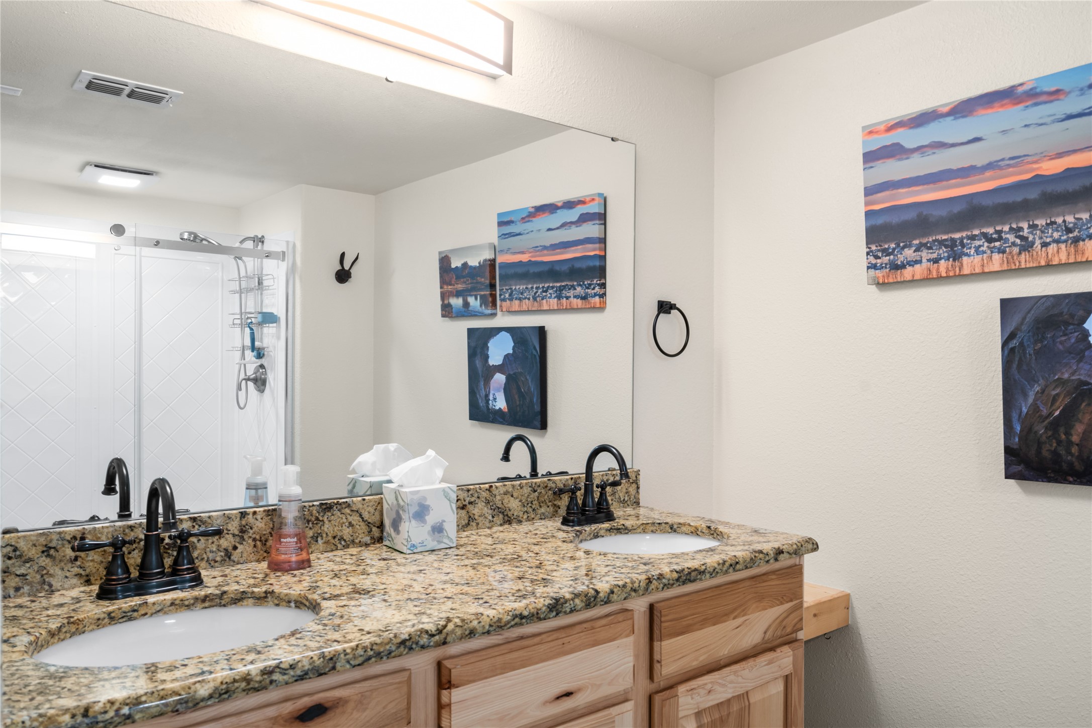 210 Ridgecrest Drive Logan, NM 88426 - Photo 34 of 54 Primary bath