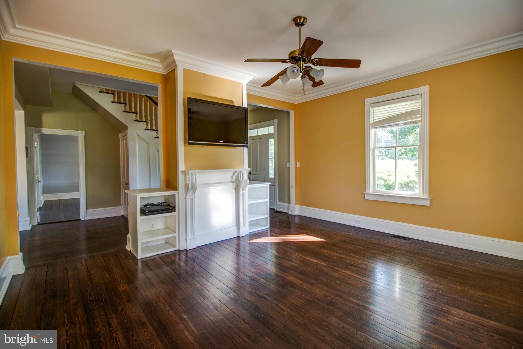 5111 Casanova Road Midland, VA 22728 - Photo 11 of 30 Living Room