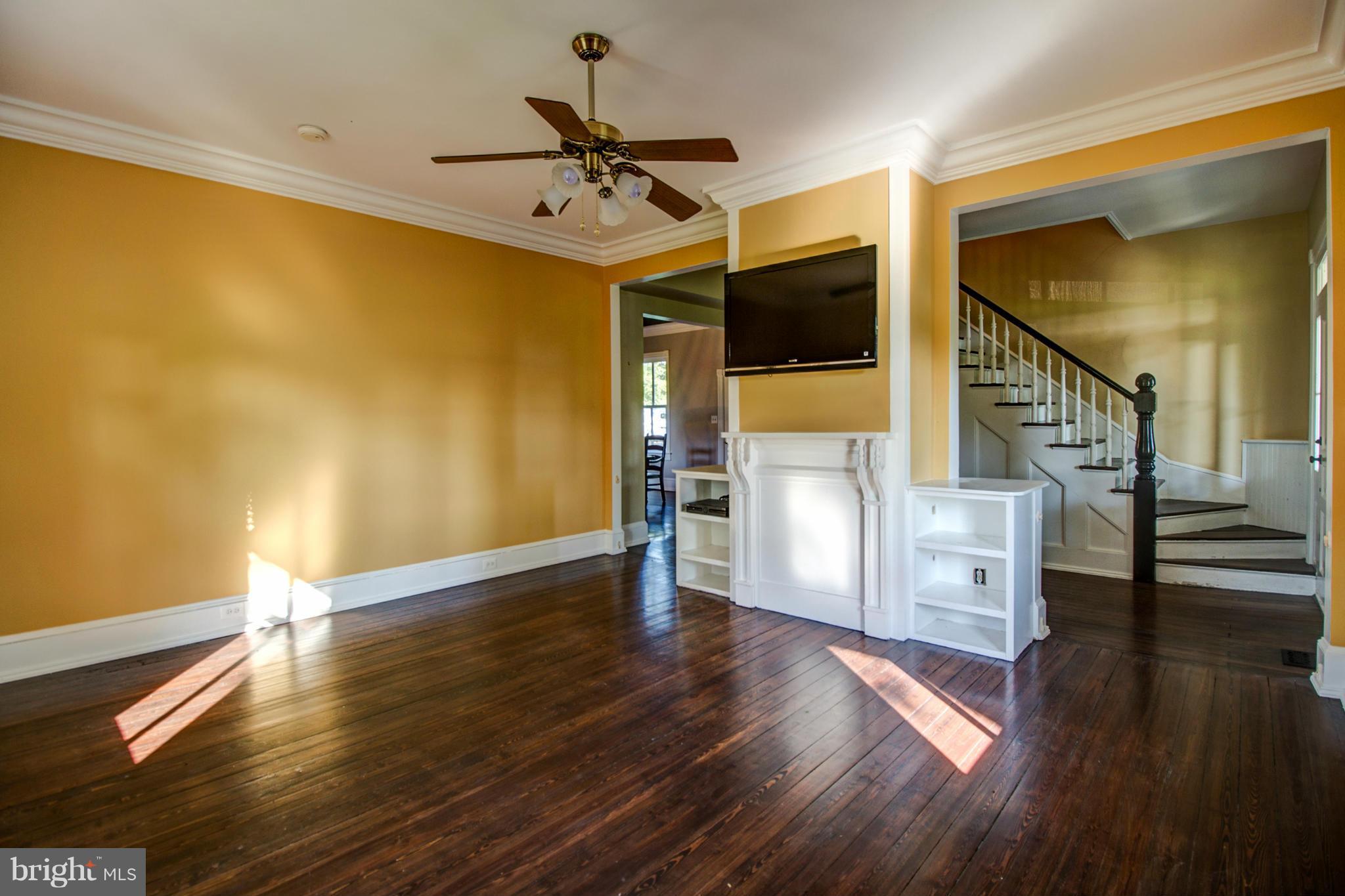 5111 Casanova Road Midland, VA 22728 - Photo 12 of 30 Living Room