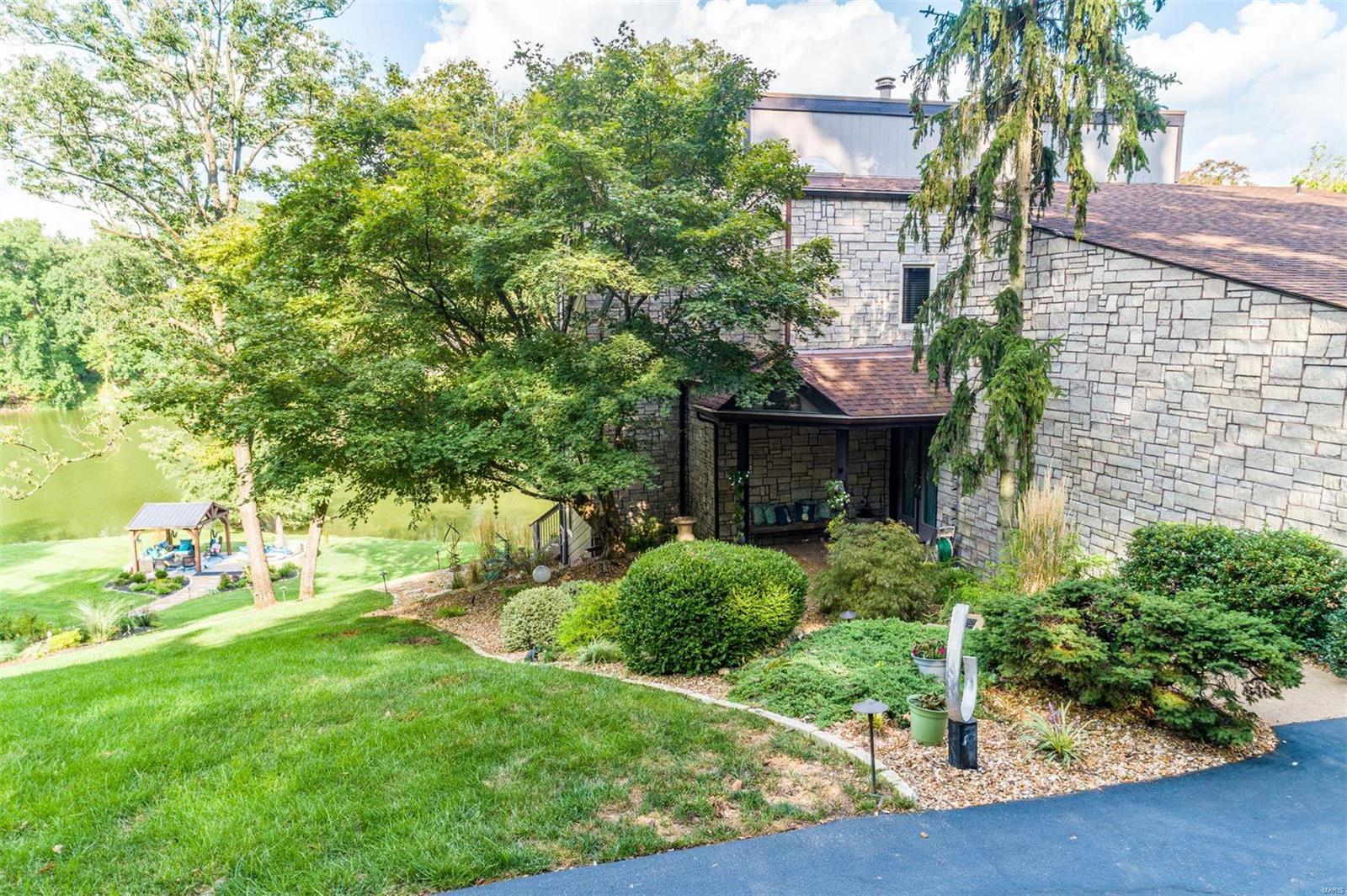 23 Chesterfield Lakes Road Chesterfield, MO 63005 - Photo 3 of 46 Gallery Image 3