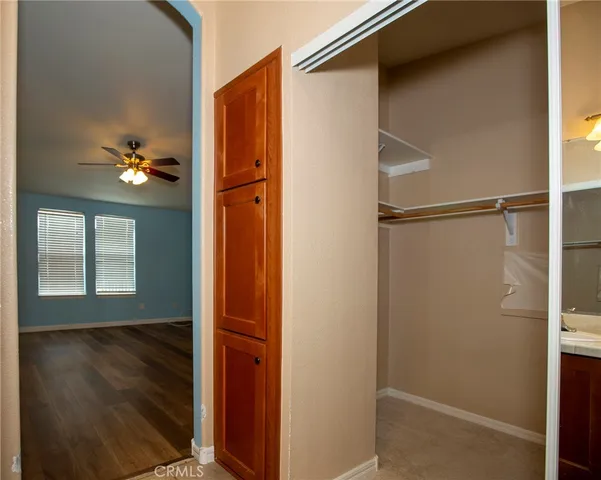 a view of a house with backyard and porch
