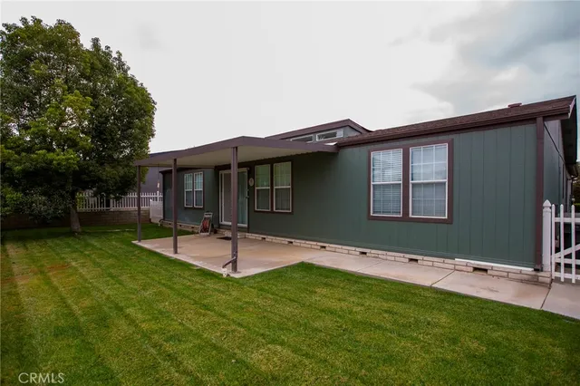 a view of a house with backyard and porch