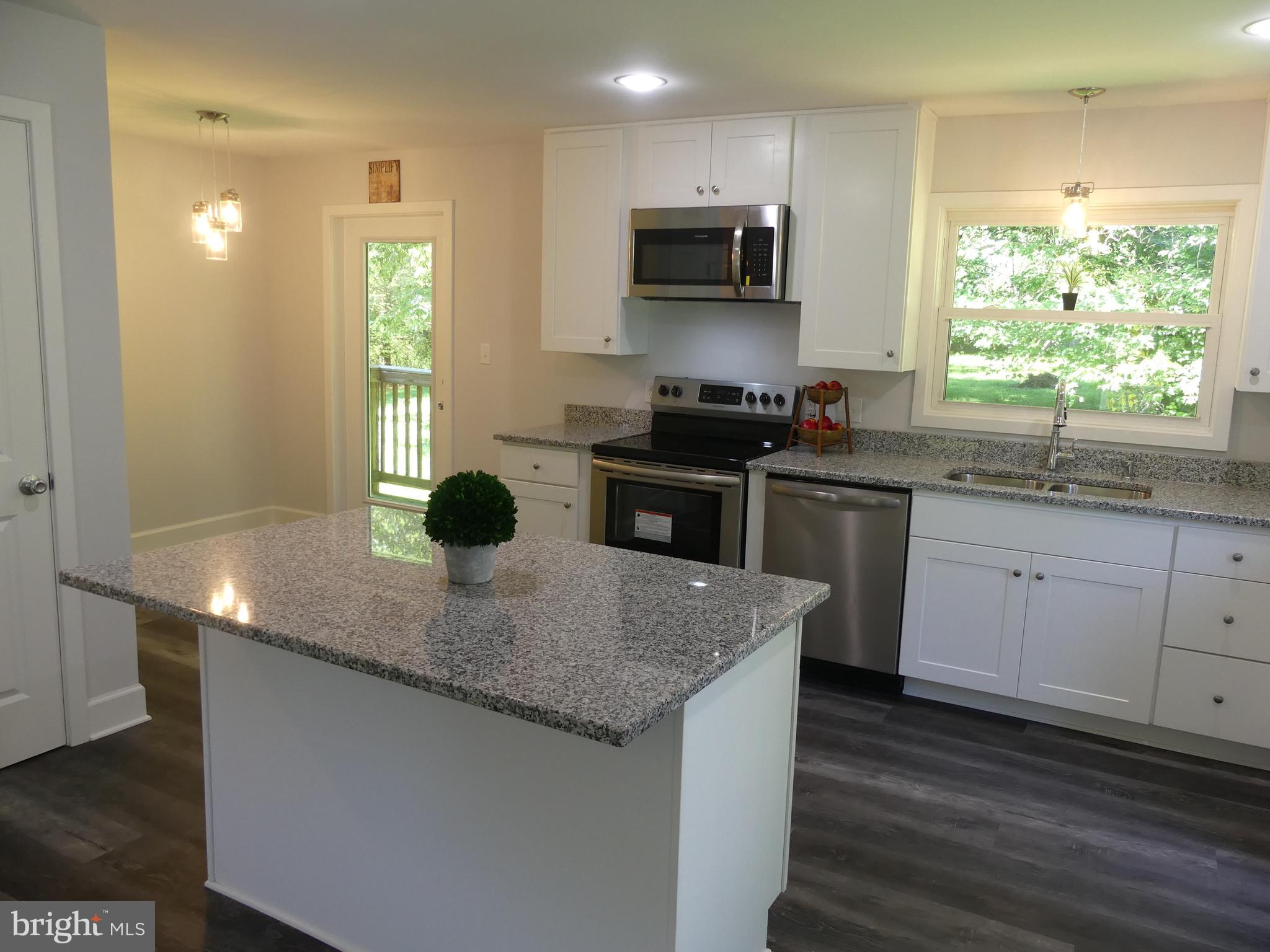 29238 Raccoon Ford Road Burr Hill, VA 22433 - Photo 7 of 30 Entertaining is easy w/ this large granite island