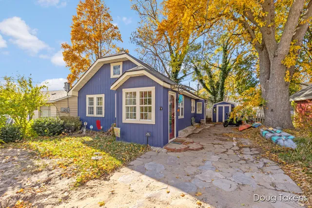 $259,900 | 209 Rex Street, Spring Lake, MI 49456