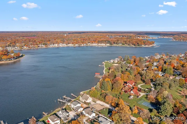 $259,900 | 209 Rex Street, Spring Lake, MI 49456