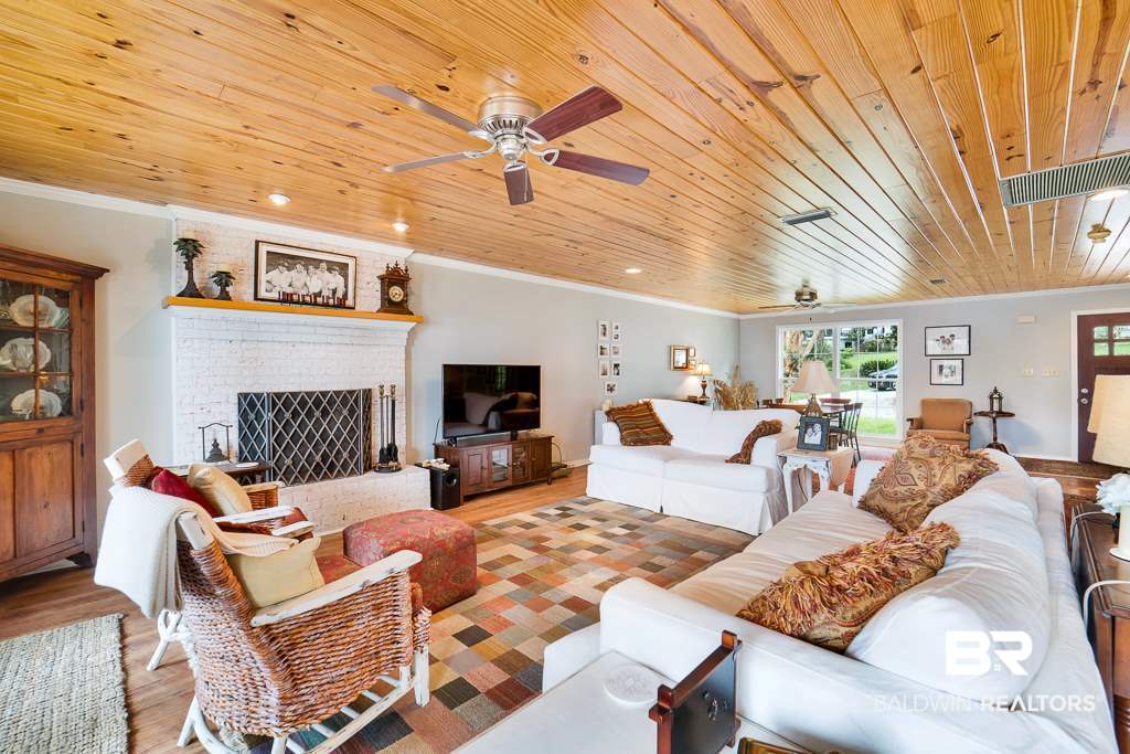 23749 Main Street Fairhope, AL 36532 - Photo 10 of 50 Family Room
