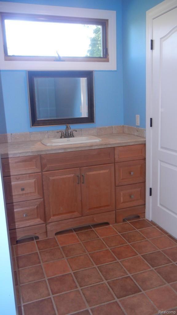 2360 Itsell Road Howell, MI 48843 - Photo 20 of 26 upstairs bathroom