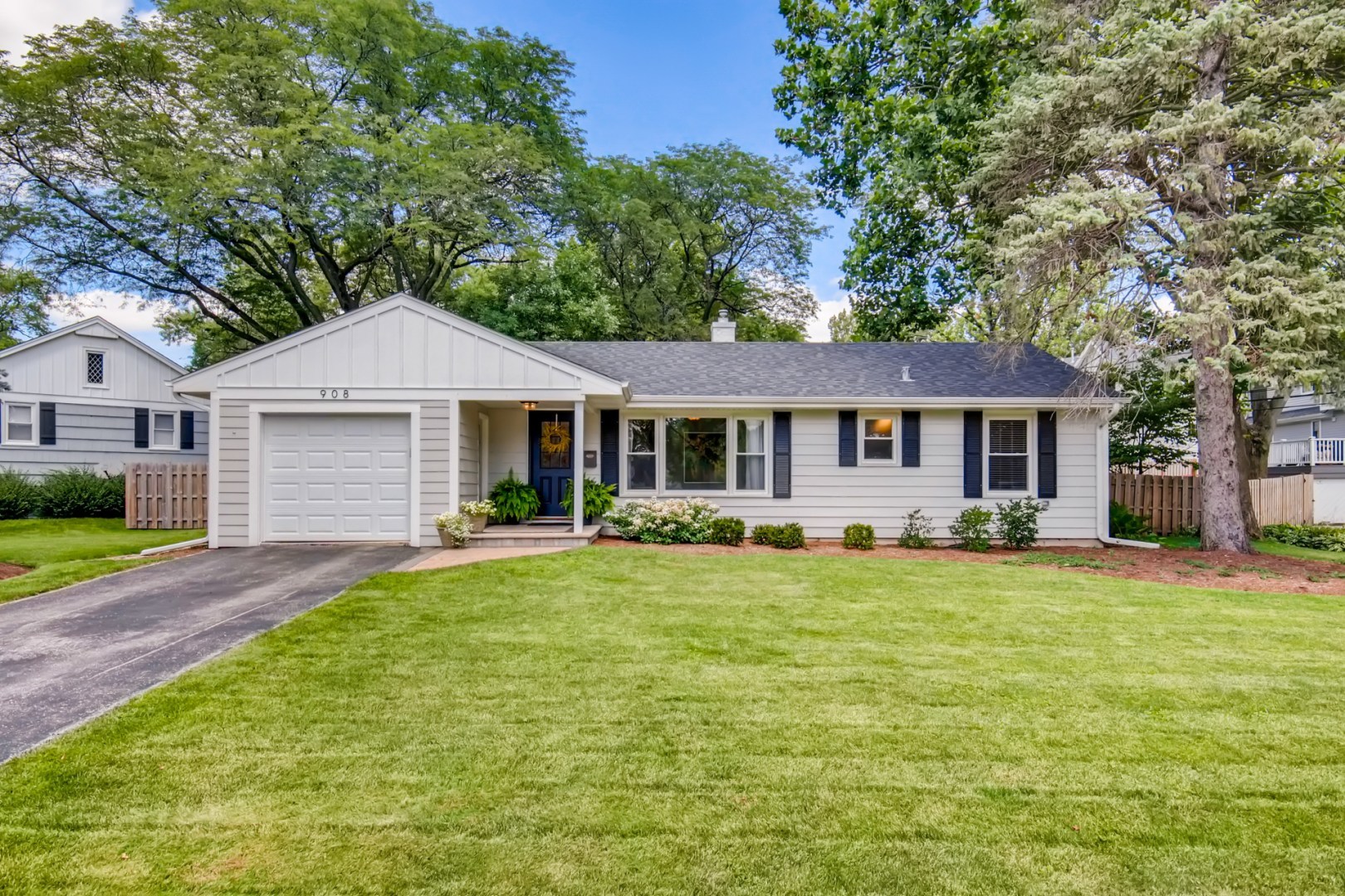 908 Oxford Road Glen Ellyn, IL 60137 - Photo 1 of 32