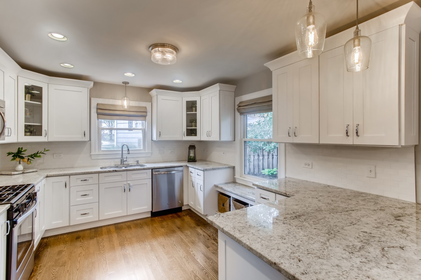 908 Oxford Road Glen Ellyn, IL 60137 - Photo 13 of 32
