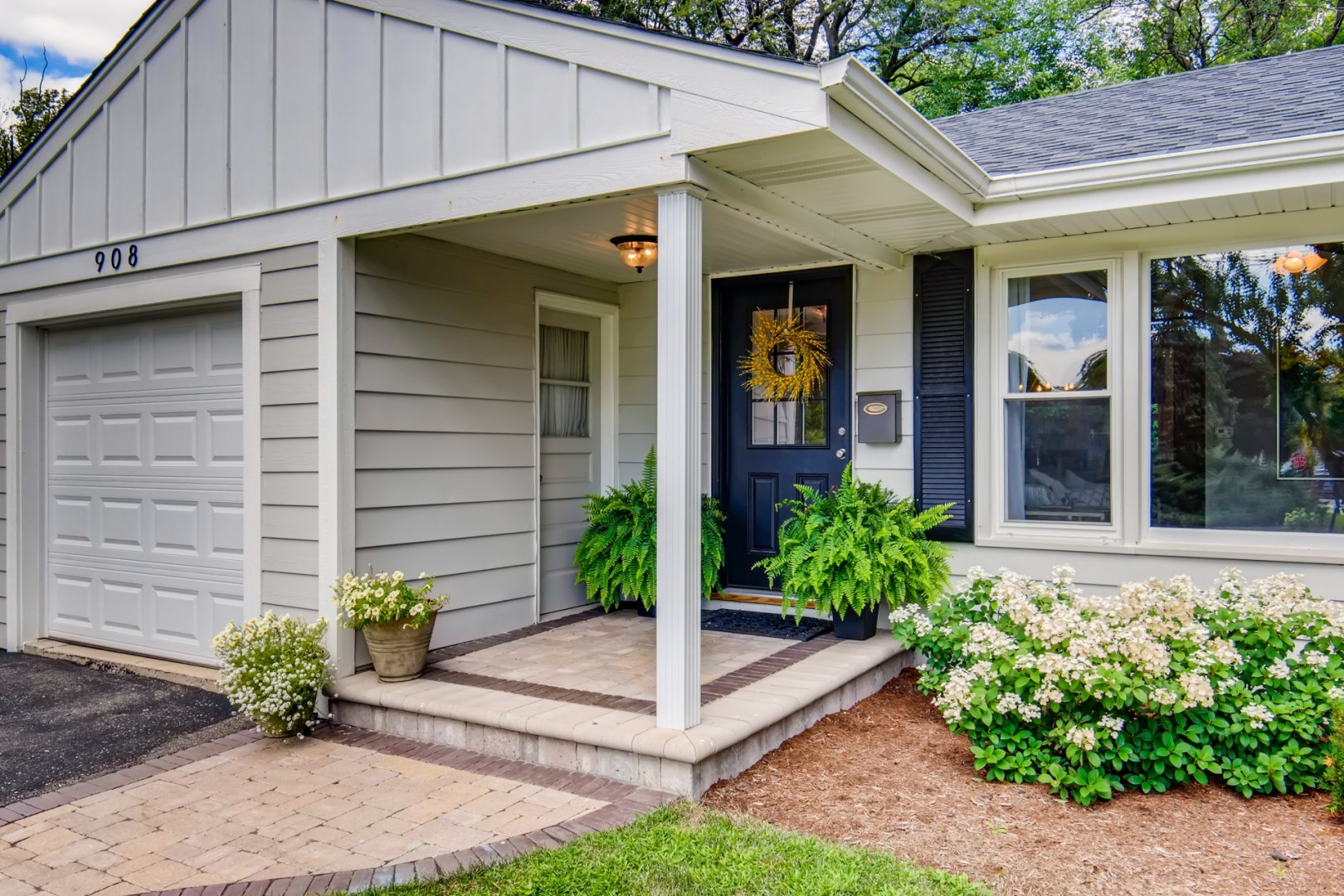 908 Oxford Road Glen Ellyn, IL 60137 - Photo 4 of 32