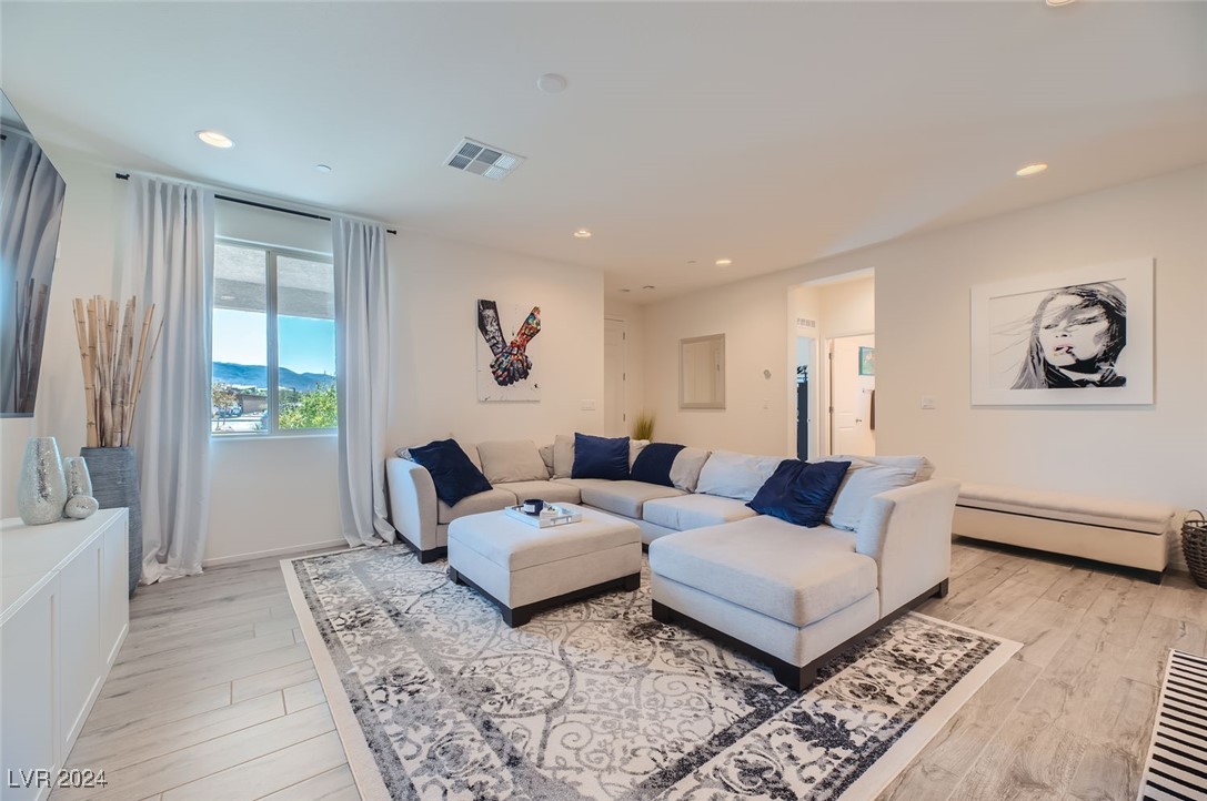 980 East Sunset Road Henderson, NV 89011 - Photo 6 of 37 Gallery Image 6