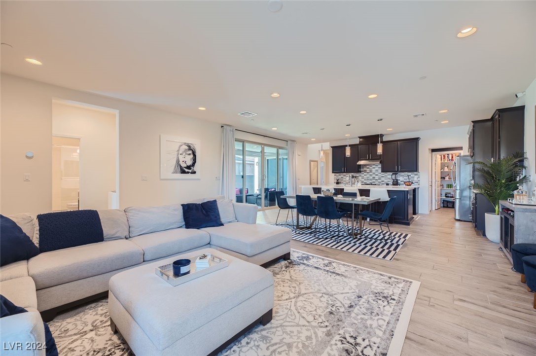 980 East Sunset Road Henderson, NV 89011 - Photo 7 of 37 Gallery Image 7