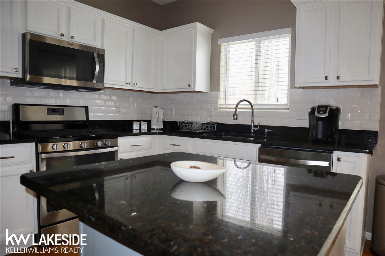 2092 Cattail Circle Rochester Hills, MI 48309 - Photo 12 of 48