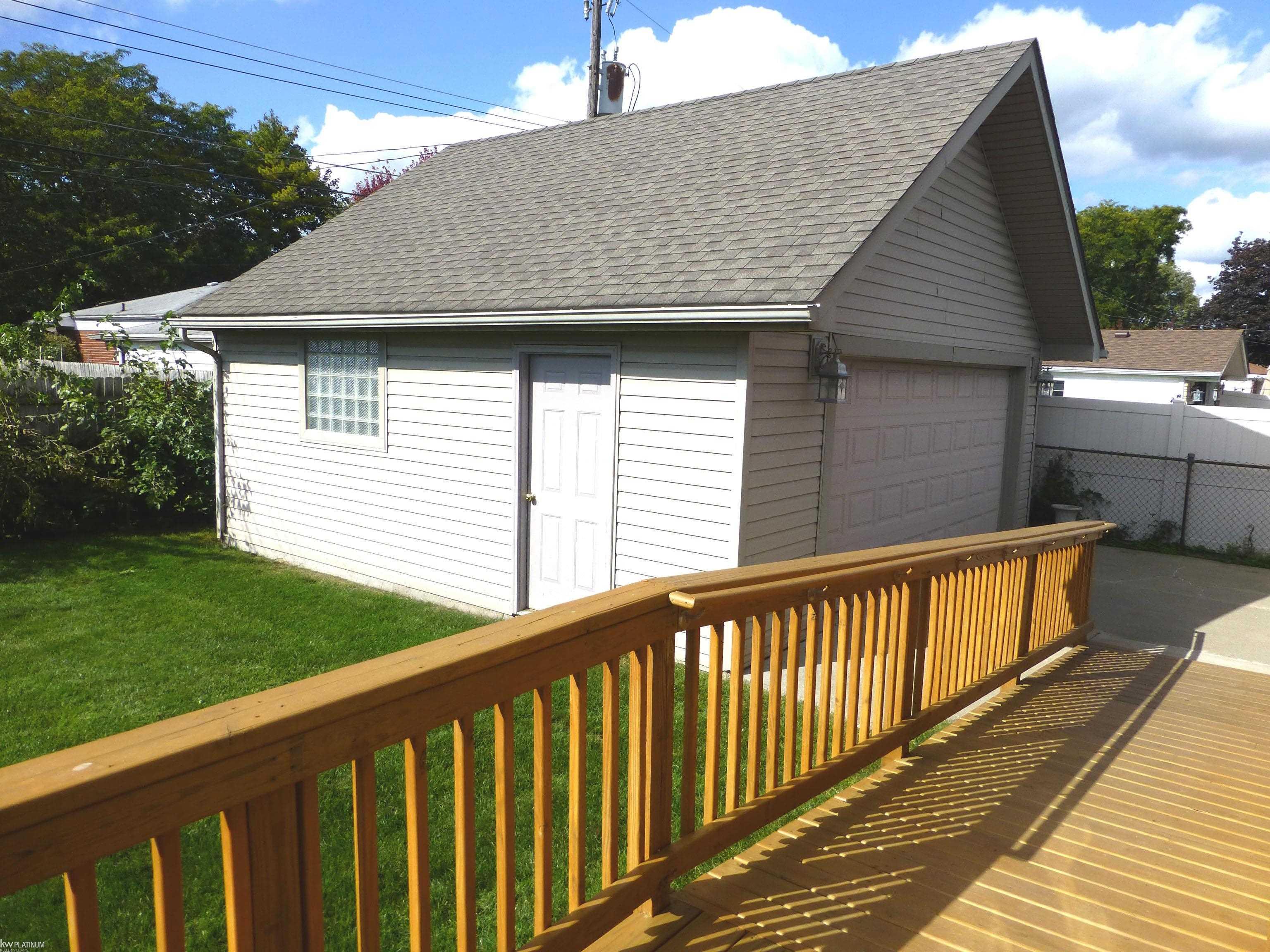 30029 Hayes Road Warren, MI 48088 - Photo 40 of 45 50124342-39.JPG