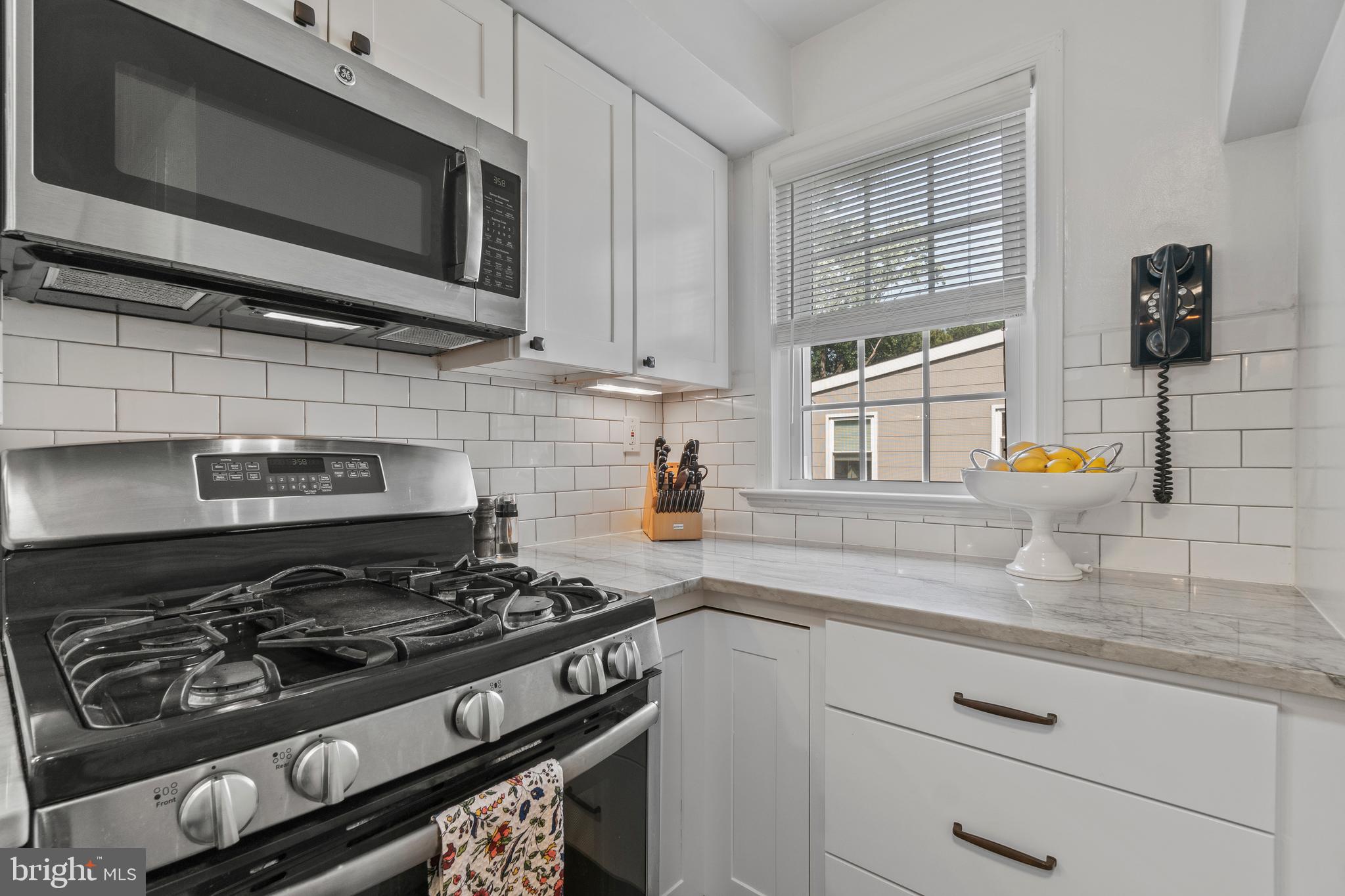 2713 Emmet Road Silver Spring, MD 20902 - Photo 12 of 45 gas stove with center griddle