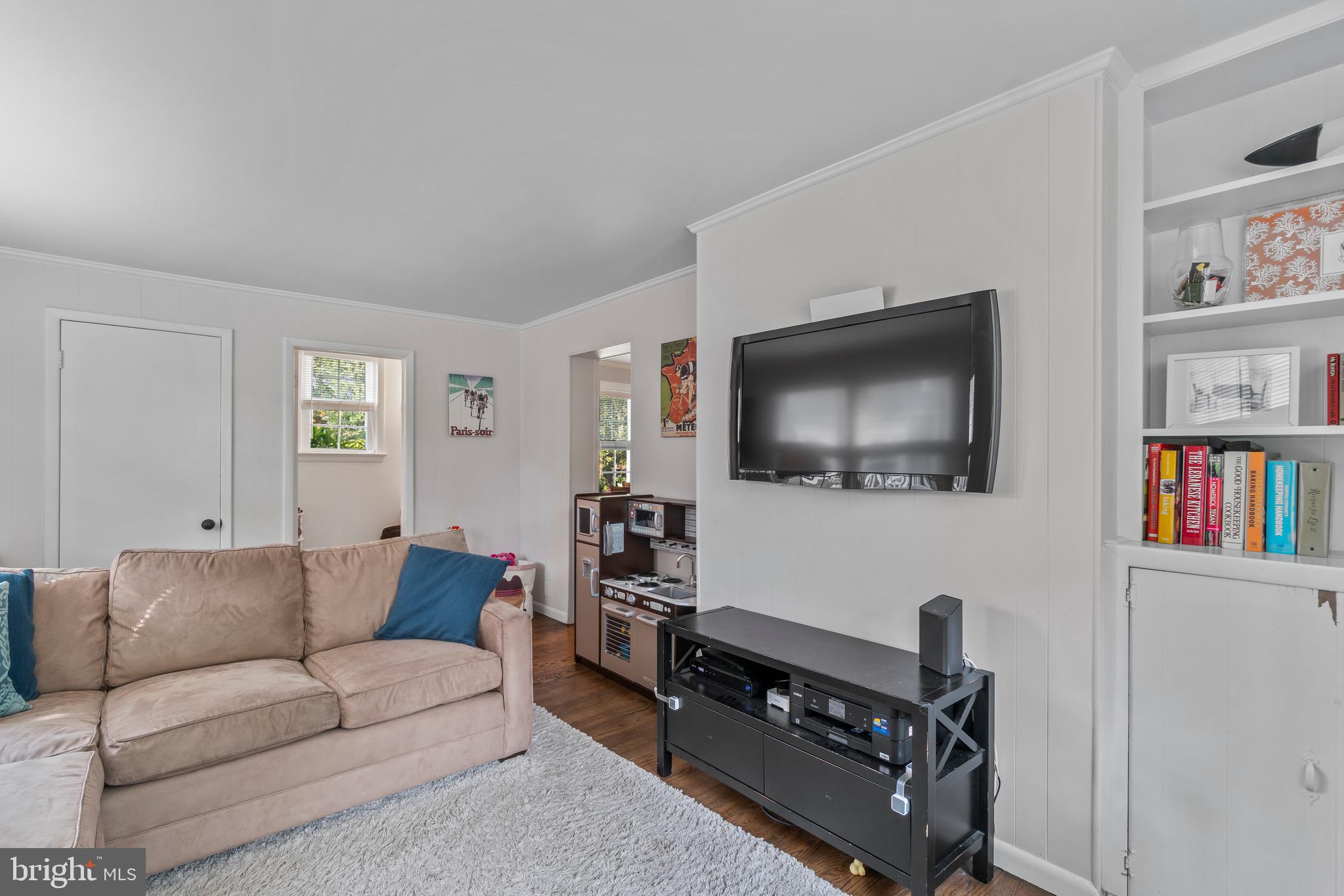 2713 Emmet Road Silver Spring, MD 20902 - Photo 15 of 45 hardwood floors and more built ins