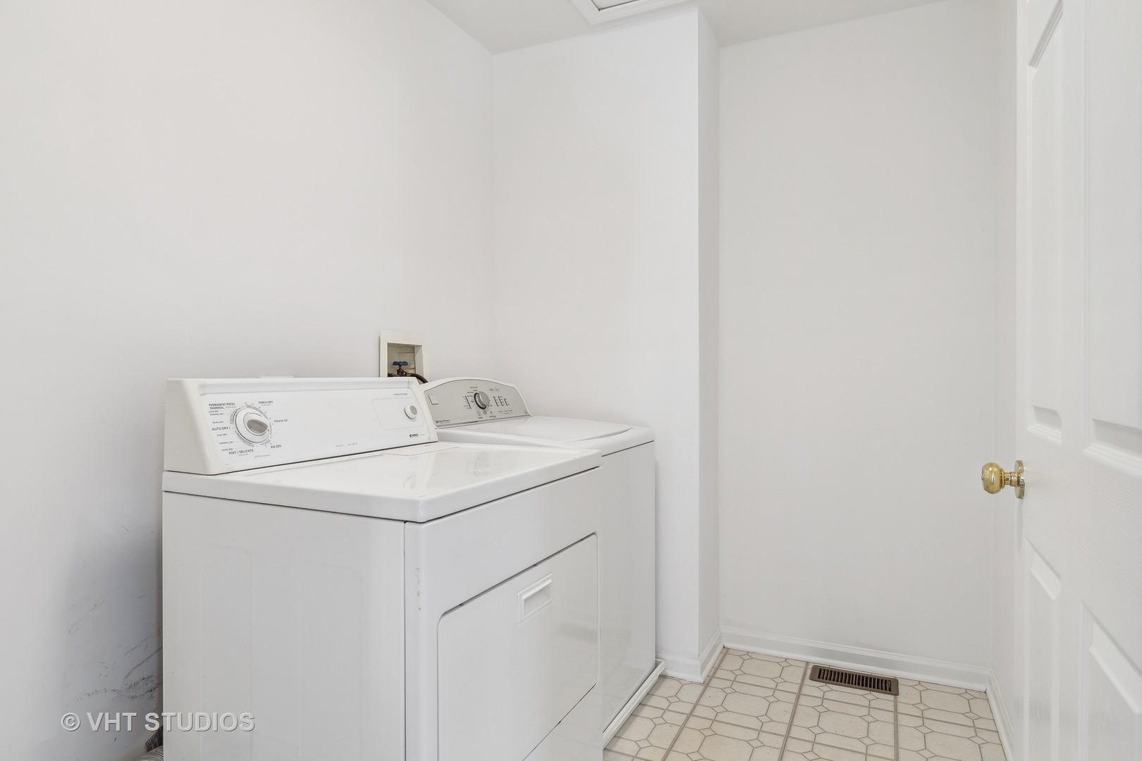 1338 Filly Lane Bartlett, IL 60103 - Photo 15 of 18 a utility room with dryer and washer