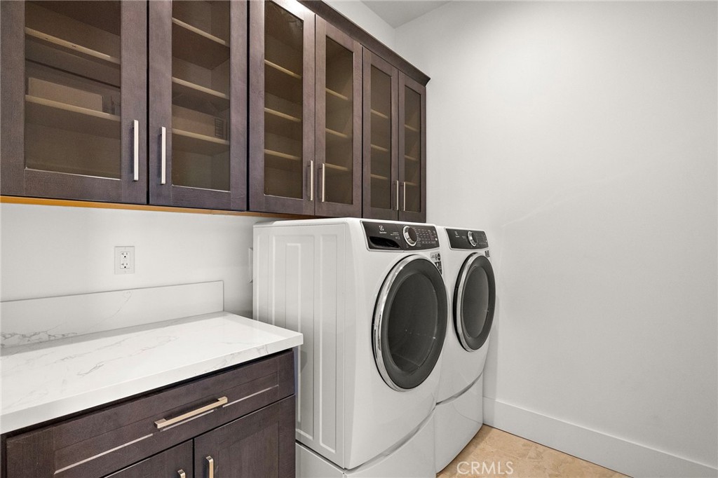 7 Alexa Lane Ladera Ranch, CA 92694 - Photo 39 of 75 a utility room with dryer and washer