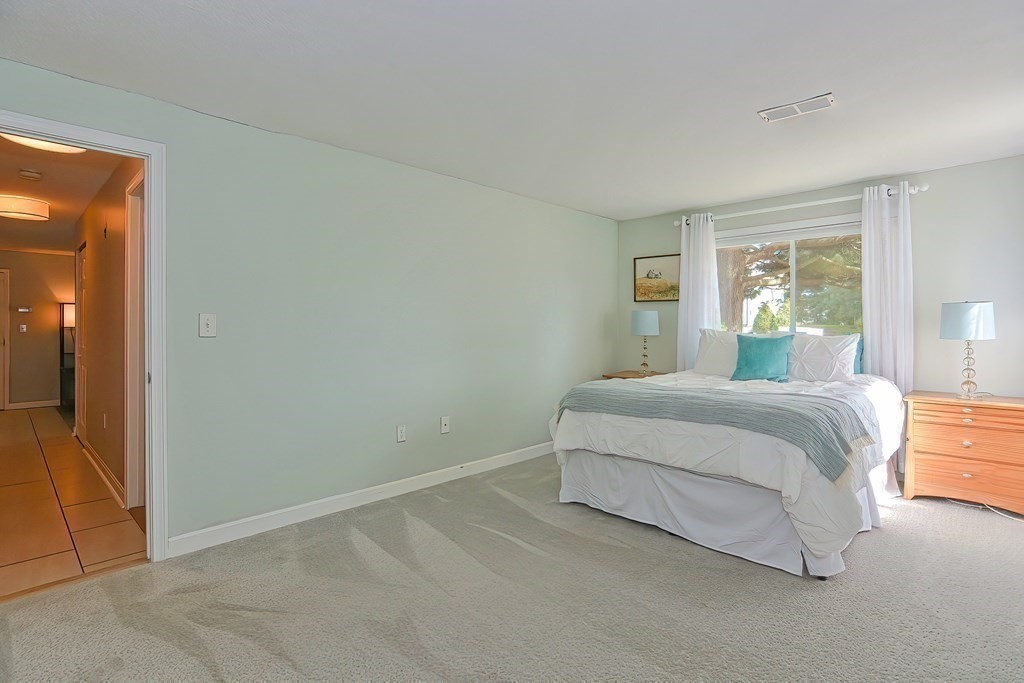 801 Franklin Crossing Road, Unit 801 Franklin, MA 02038 - Photo 19 of 38 a bedroom with a bed and a window