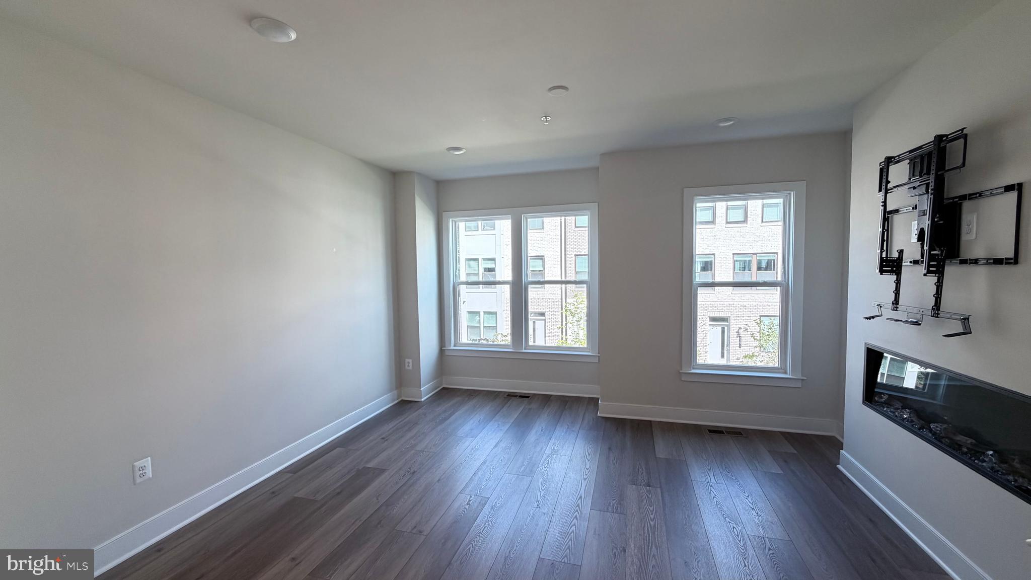 12742 Verdant Way Reston, VA 20191 - Photo 8 of 35