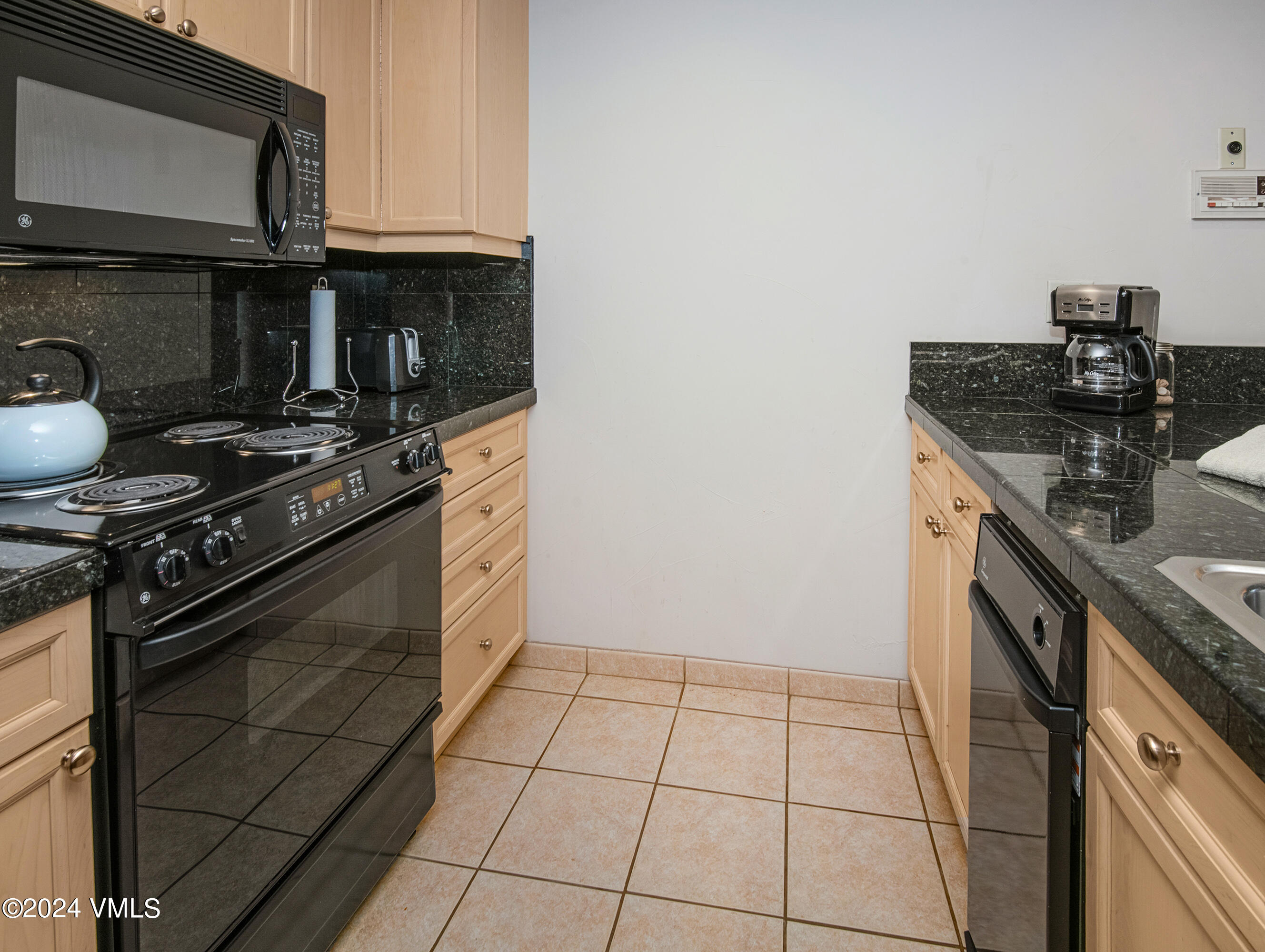 1100 North Frontage Road West, Unit 2313 Vail, CO 81657 - Photo 4 of 43 Simba-Run-2313-MLS_06