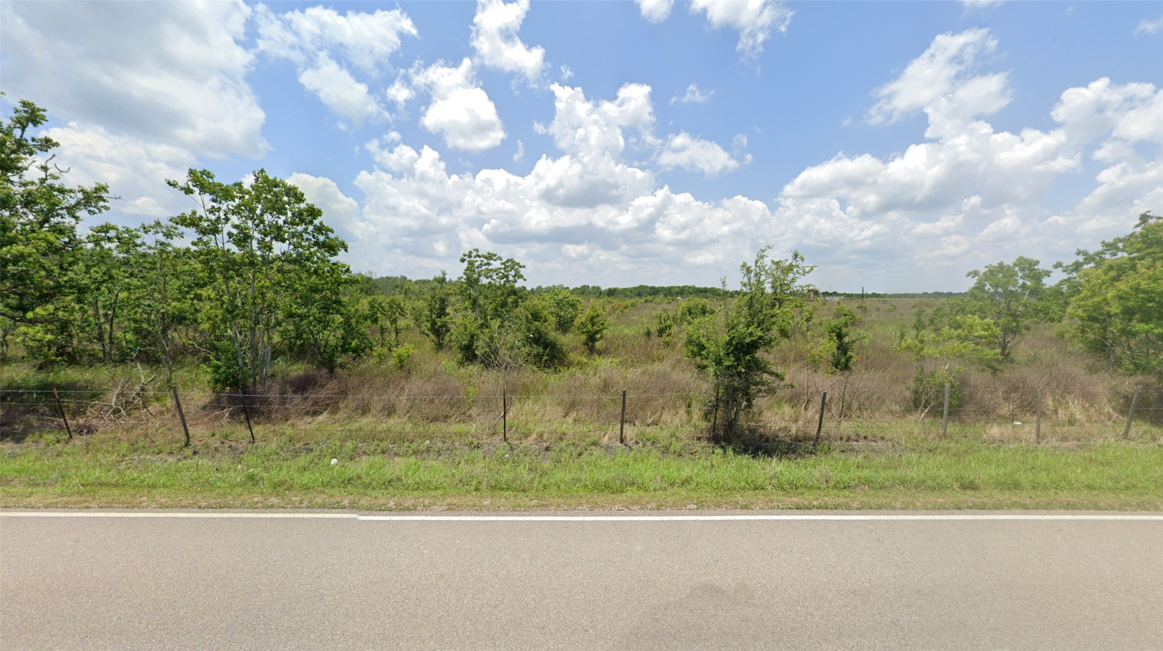 0 Cr 48 Angleton Tx 77515 Angleton, TX 77515 - Photo 4 of 7 a view of a yard and mountain view