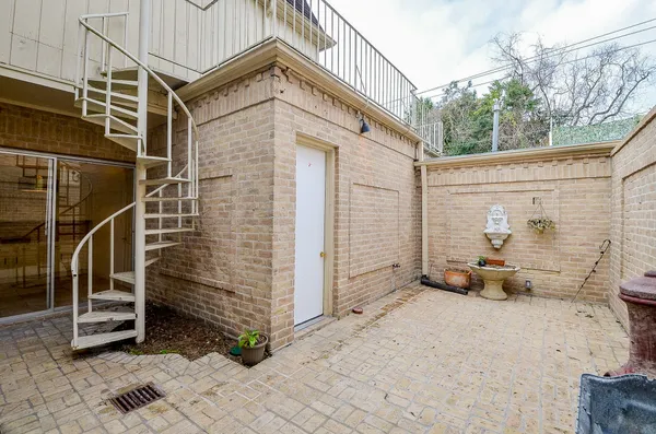 a view of backyard with wheel chair and iron fence