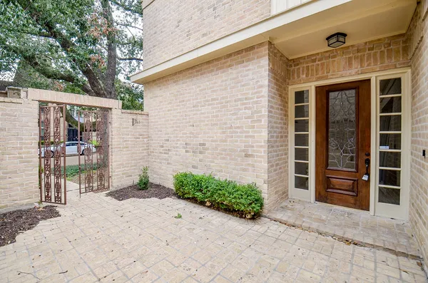 a view of a house with a outdoor space