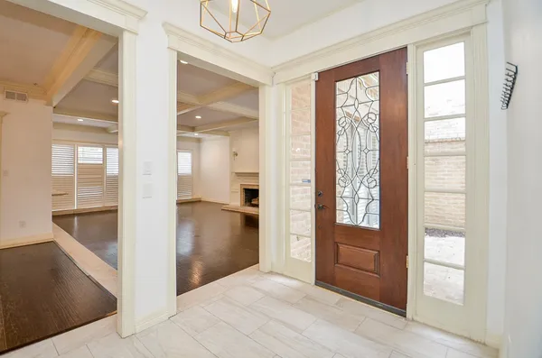 a view of entryway with a front door