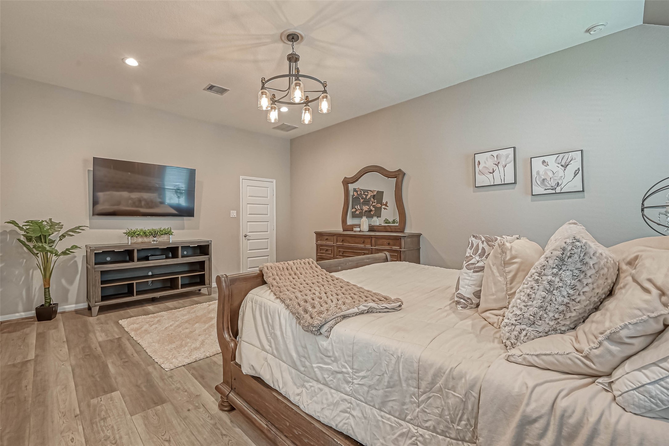 5826 Euclid Loop Rosenberg, TX 77469 - Photo 25 of 48 Primary Bedroom