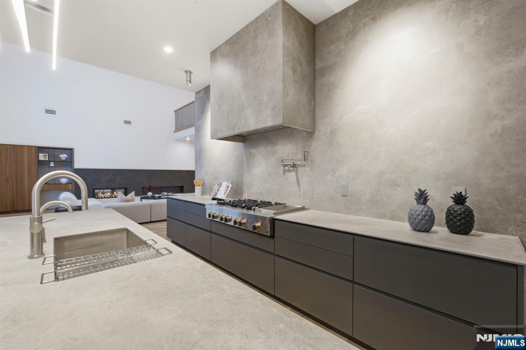 577 Floyd Street Englewood Cliffs, NJ 07632 - Photo 20 of 50