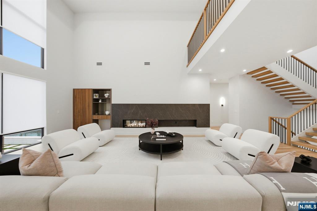 577 Floyd Street Englewood Cliffs, NJ 07632 - Photo 5 of 50