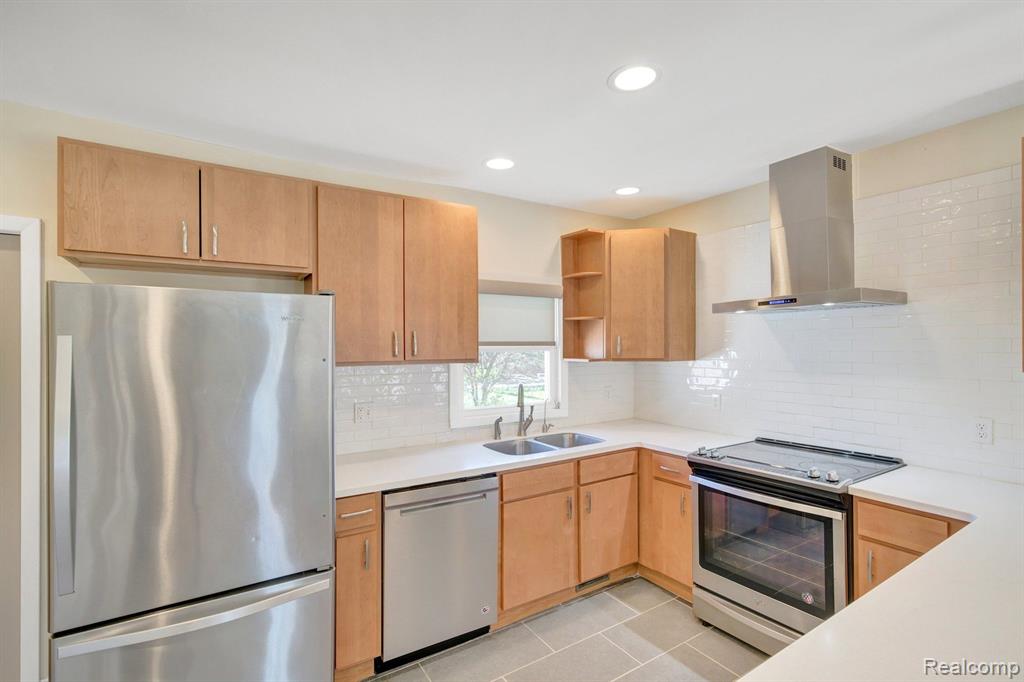 2950 Field Street Detroit, MI 48214 - Photo 11 of 48