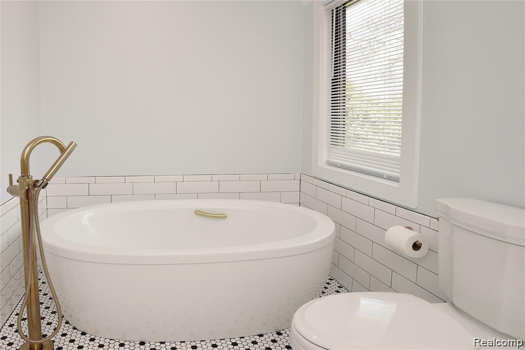 26764 York Road Huntington Woods, MI 48070 - Photo 25 of 45