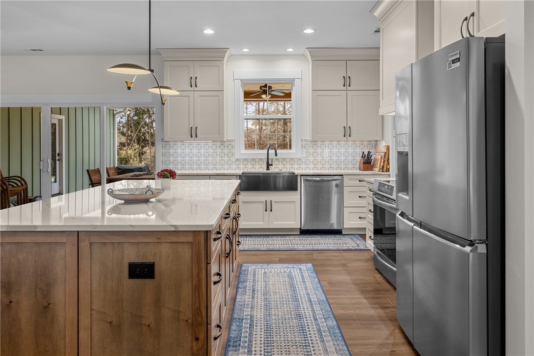 113 South Oak Pointe Drive Seneca, SC 29672 - Photo 16 of 50 This bright kitchen features modern appliances and a spacious island, perfect for culinary endeavors.