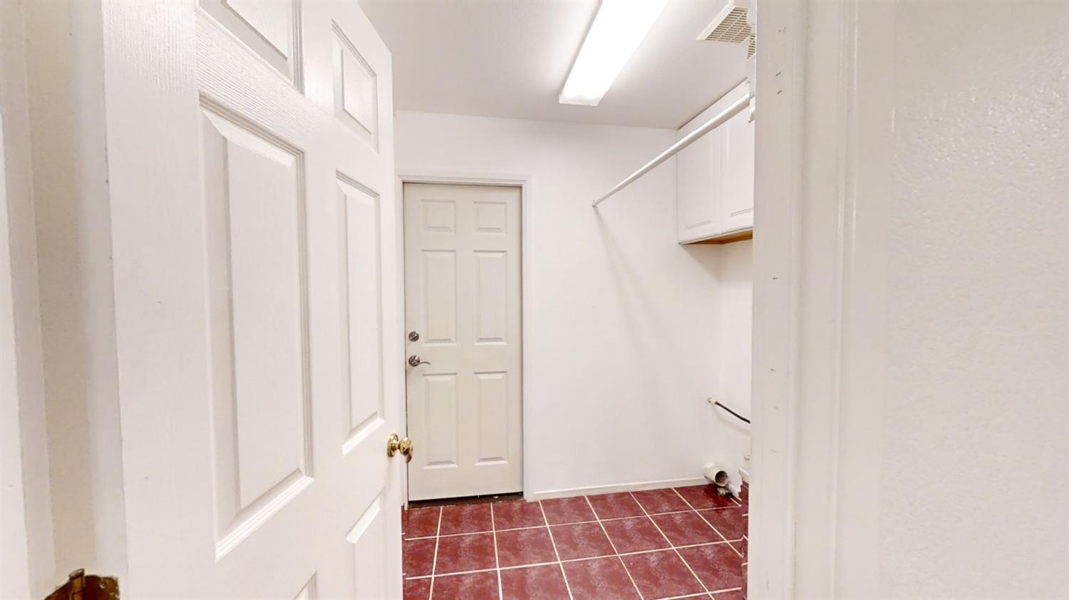 1712 Poppy Meadow Court Coalinga, CA 93210 - Photo 19 of 30 a view of room
