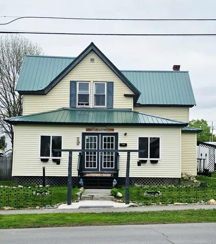 $179,900 | 10 Spruce Street, East Millinocket, ME 04430