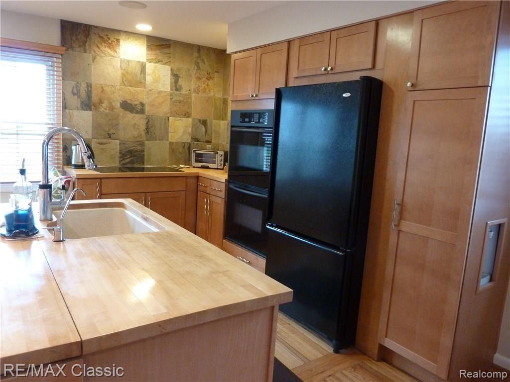 7446 Franklin Ridge Way West Bloomfield, MI 48322 - Photo 6 of 41 P1050267.JPG