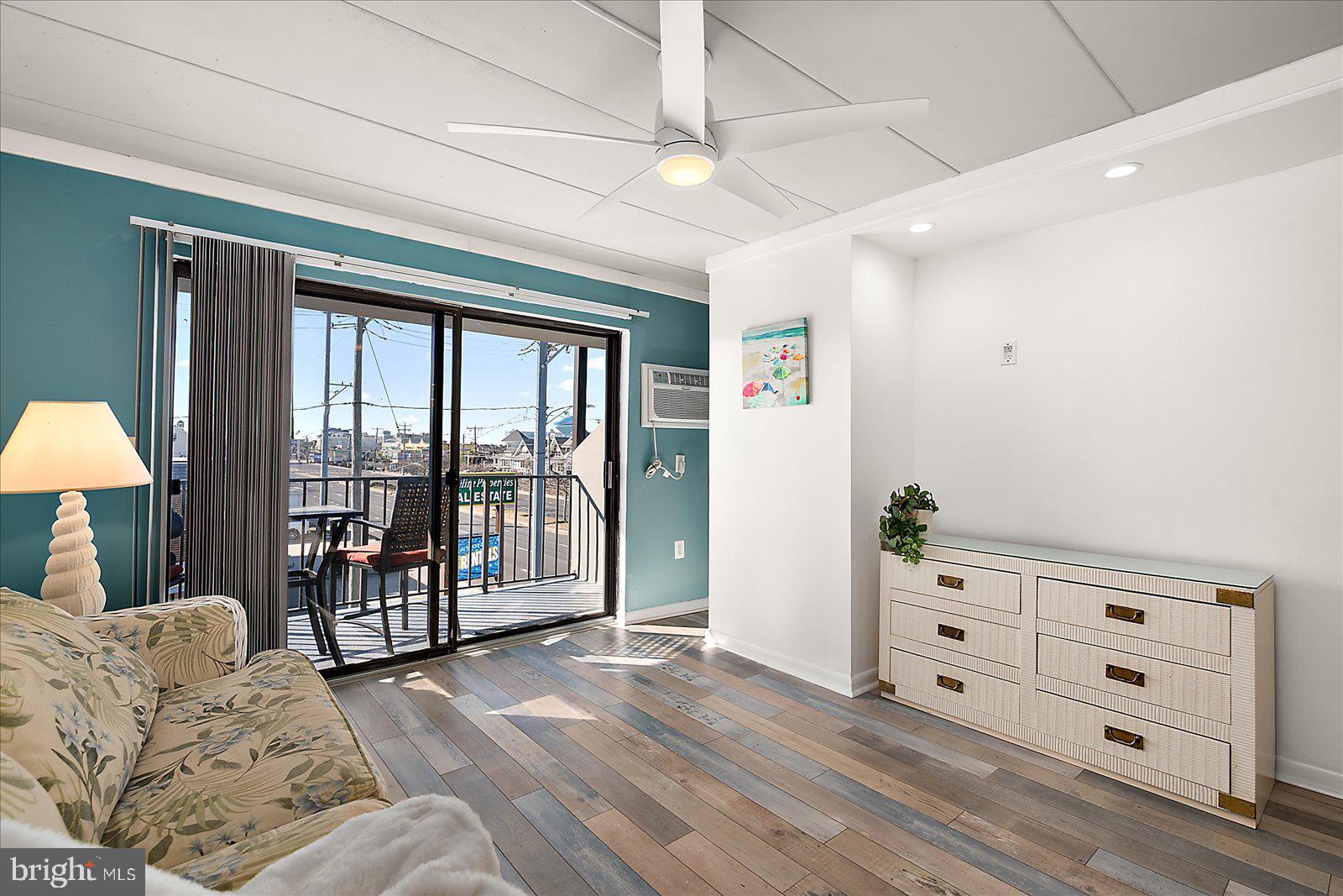 18 69th Street, Unit 9 Ocean City, MD 21842 - Photo 9 of 60 a living room with furniture