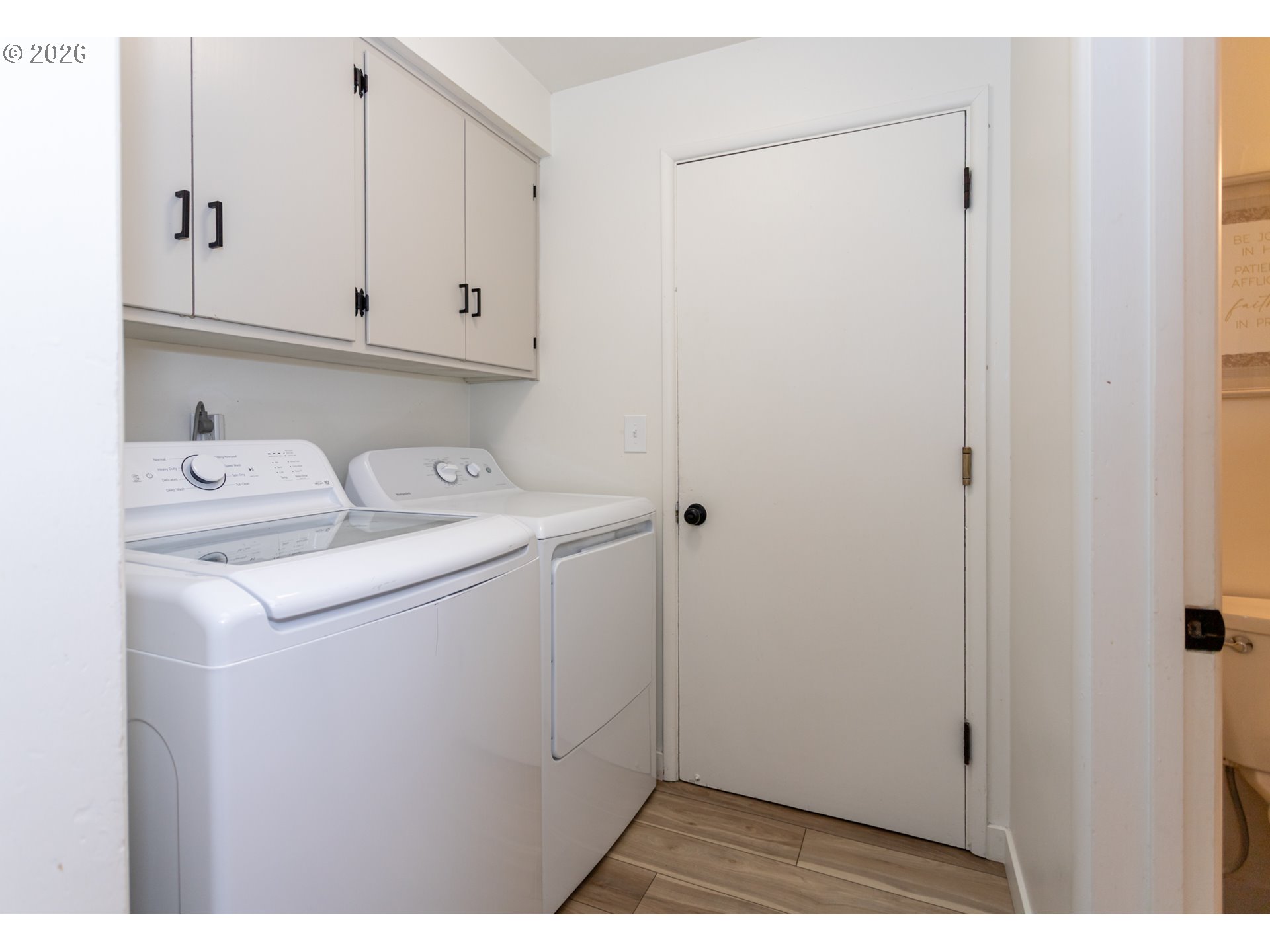 675 Hughes Street Eugene, OR 97402 - Photo 15 of 40 a utility room with dryer and washer