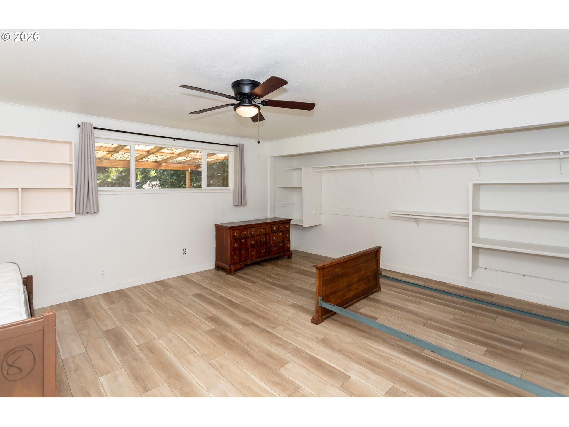 675 Hughes Street Eugene, OR 97402 - Photo 29 of 40 a view of room with furniture and a ceiling fan