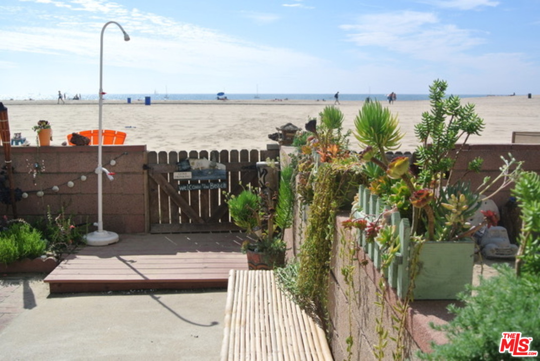 6967 Trolleyway South Playa del Rey, CA 90293 - Photo 3 of 35 Gallery Image 3