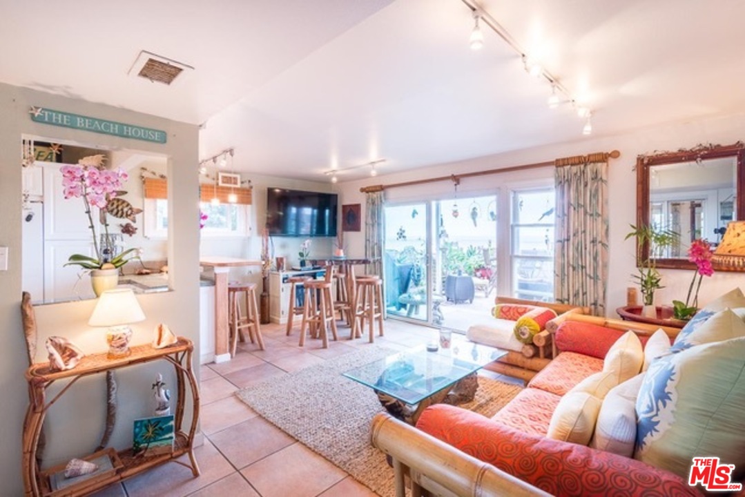 6967 Trolleyway South Playa del Rey, CA 90293 - Photo 6 of 35 Gallery Image 6