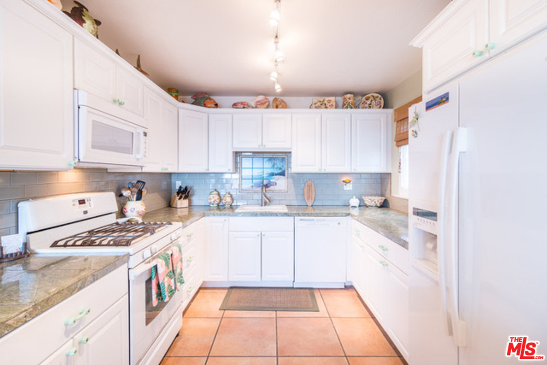 6967 Trolleyway South Playa del Rey, CA 90293 - Photo 10 of 35 Gallery Image 10
