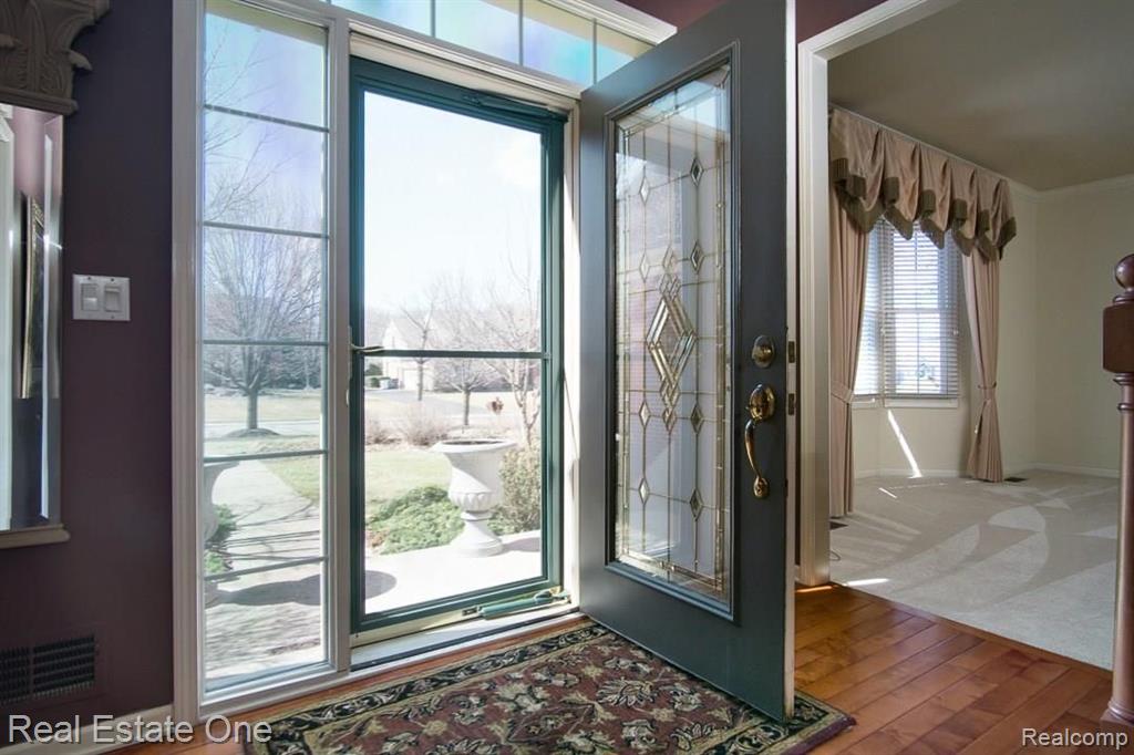 4585 Chatford Court Rochester, MI 48306 - Photo 2 of 32