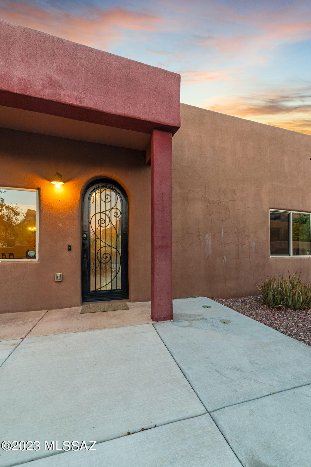 5670 Triangle X Place Tucson, AZ 85713 - Photo 17 of 36 a view of a livingroom with a large window