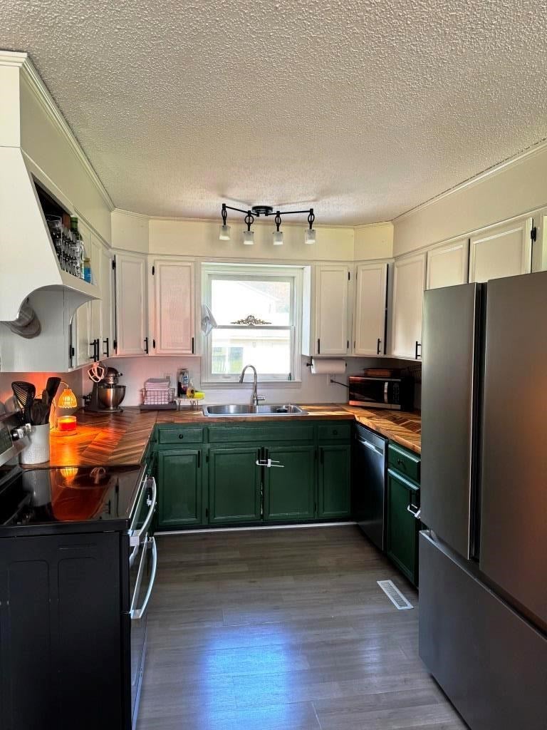 853 Ivanhoe Road Max Meadows, VA 24360 - Photo 4 of 31 Gallery Image 4