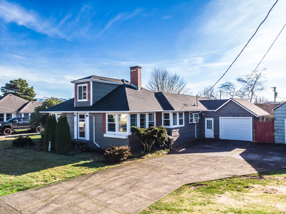 1005 4th Street Tillamook, OR 97141 - Photo 1 of 35 1005 4th St-1-2