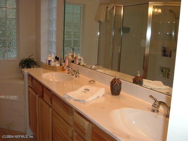8435 Florence Cove Road St. Augustine, FL 32092 - Photo 15 of 20 a bathroom with a tub sink and mirror